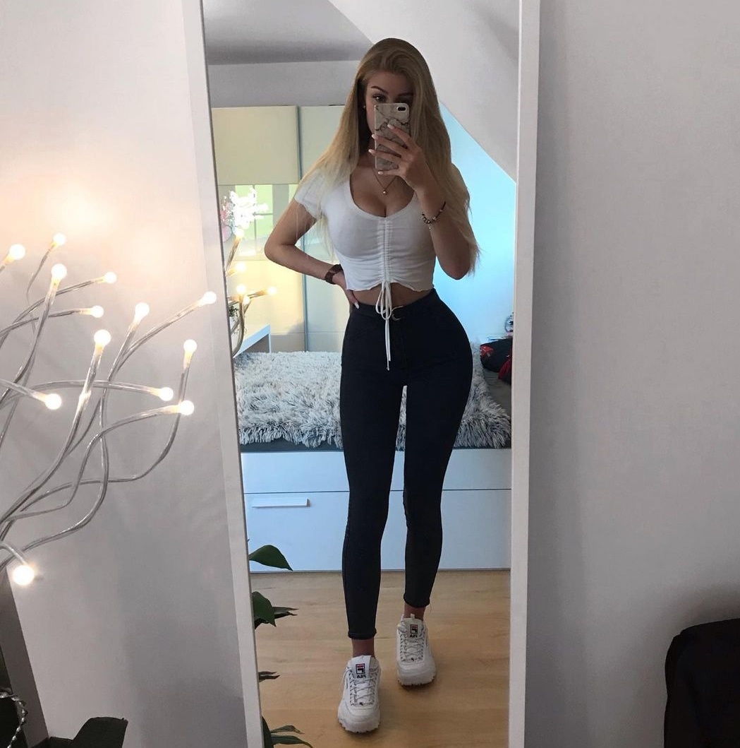 SLUT Lily1 5'3 or under(160cm),Bisexual,Blonde,E cup,66-70kg