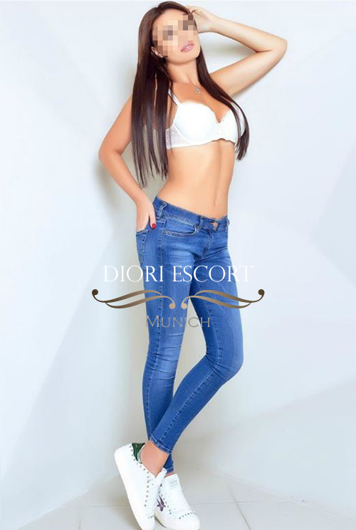 PRETTY Luna1 Female,Bisexual,Tall,Spanish,Men